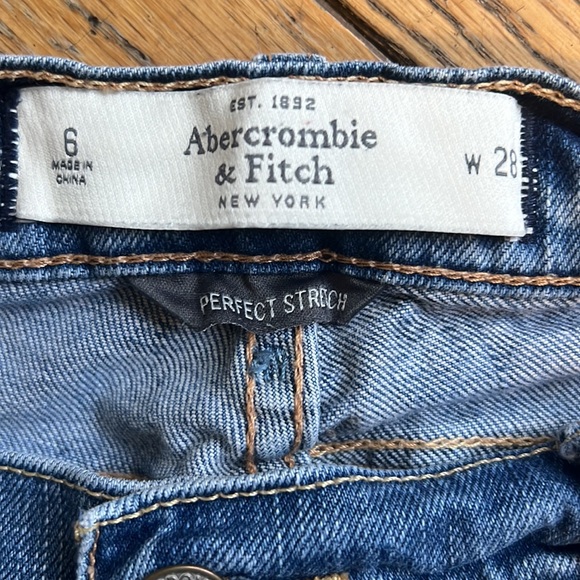 Abercrombie & Fitch Perfect Stretch Destructed Straight Low Rise Jeans 6 - Picture 2 of 10